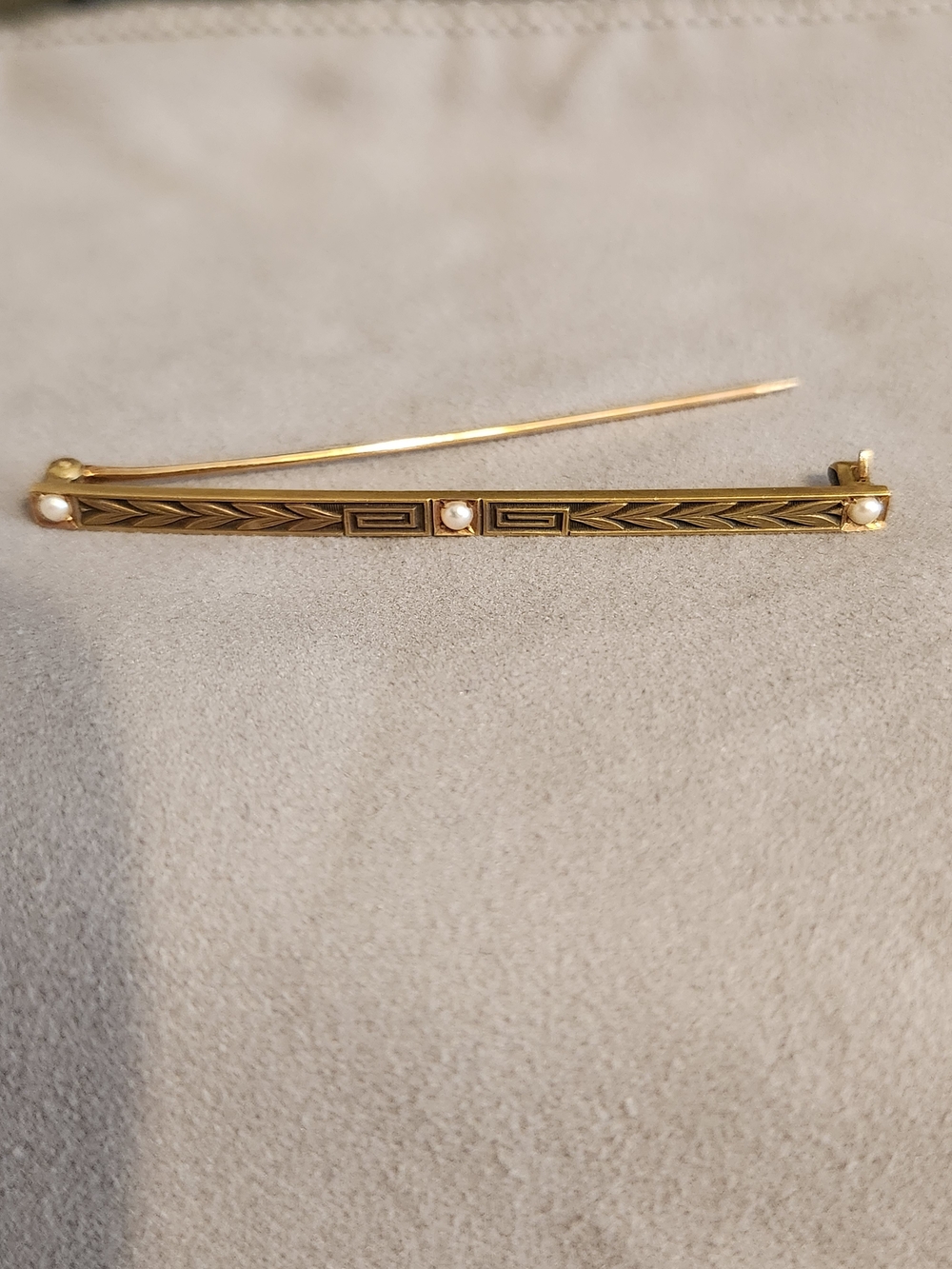 Krementz & Co. 14k Art Deco Antique Bar Brooch Set With Seed Pearls - Picture 5 of 16